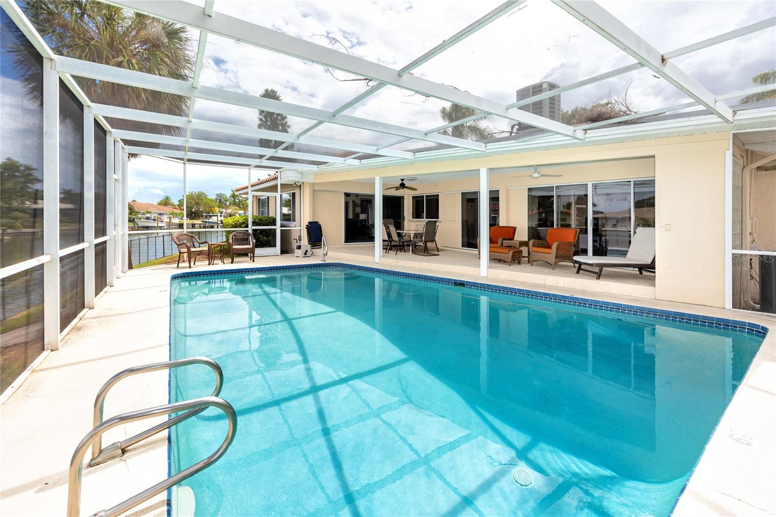 2096 MASSACHUSETTS AVE NE, ST PETERSBURG, FL, 33703