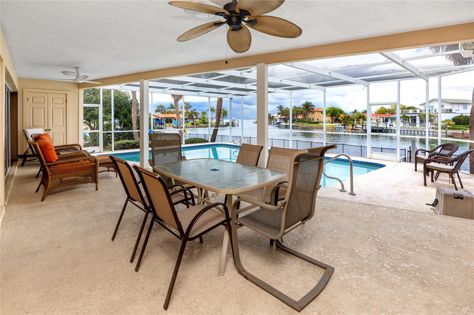 2096 MASSACHUSETTS AVE NE, ST PETERSBURG, FL, 33703