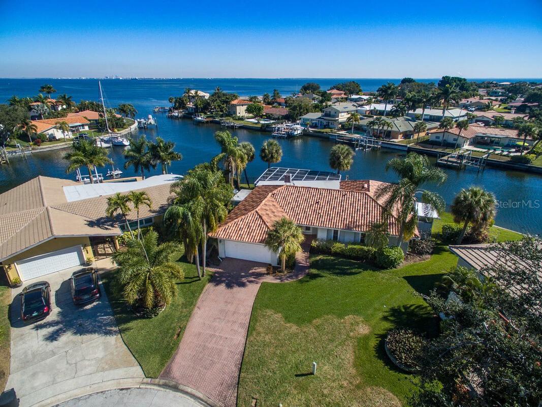 2096 MASSACHUSETTS AVE NE, ST PETERSBURG, FL, 33703