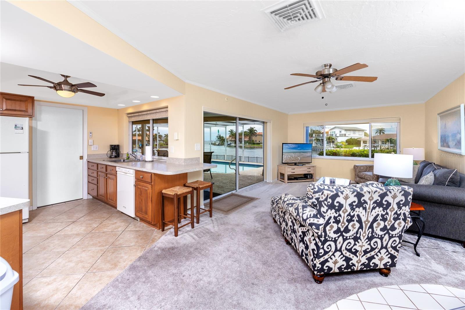 2096 MASSACHUSETTS AVE NE, ST PETERSBURG, FL, 33703