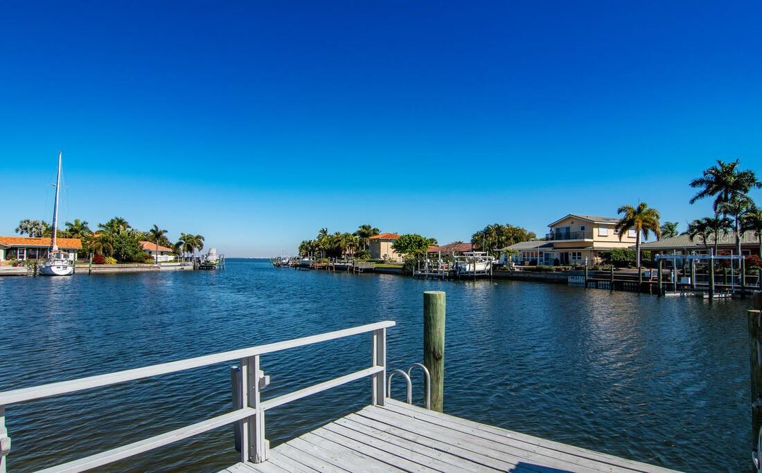 2096 MASSACHUSETTS AVE NE, ST PETERSBURG, FL, 33703