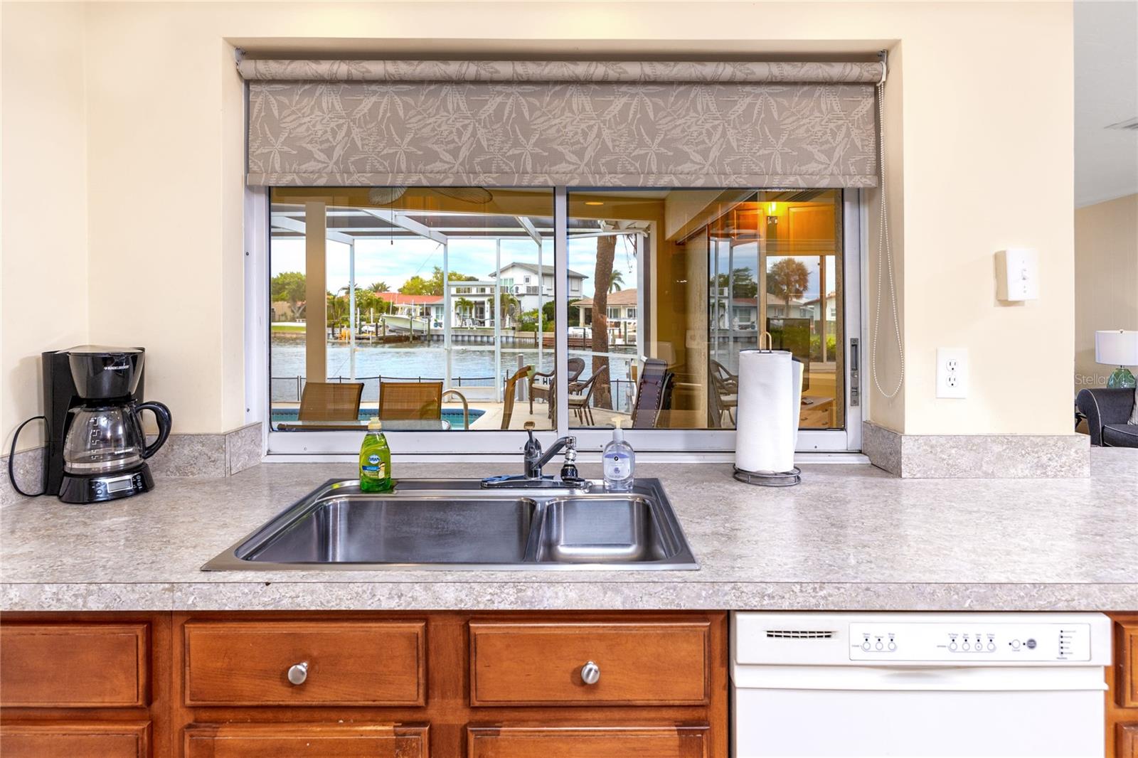 2096 MASSACHUSETTS AVE NE, ST PETERSBURG, FL, 33703