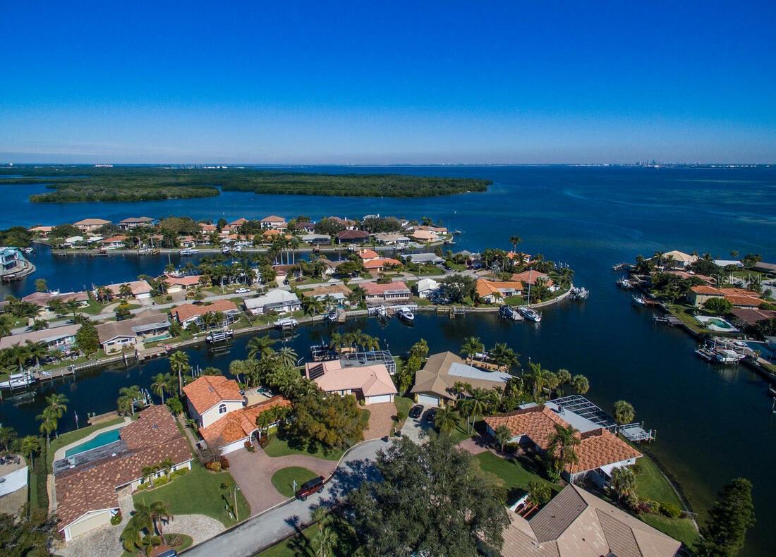 2096 MASSACHUSETTS AVE NE, ST PETERSBURG, FL, 33703