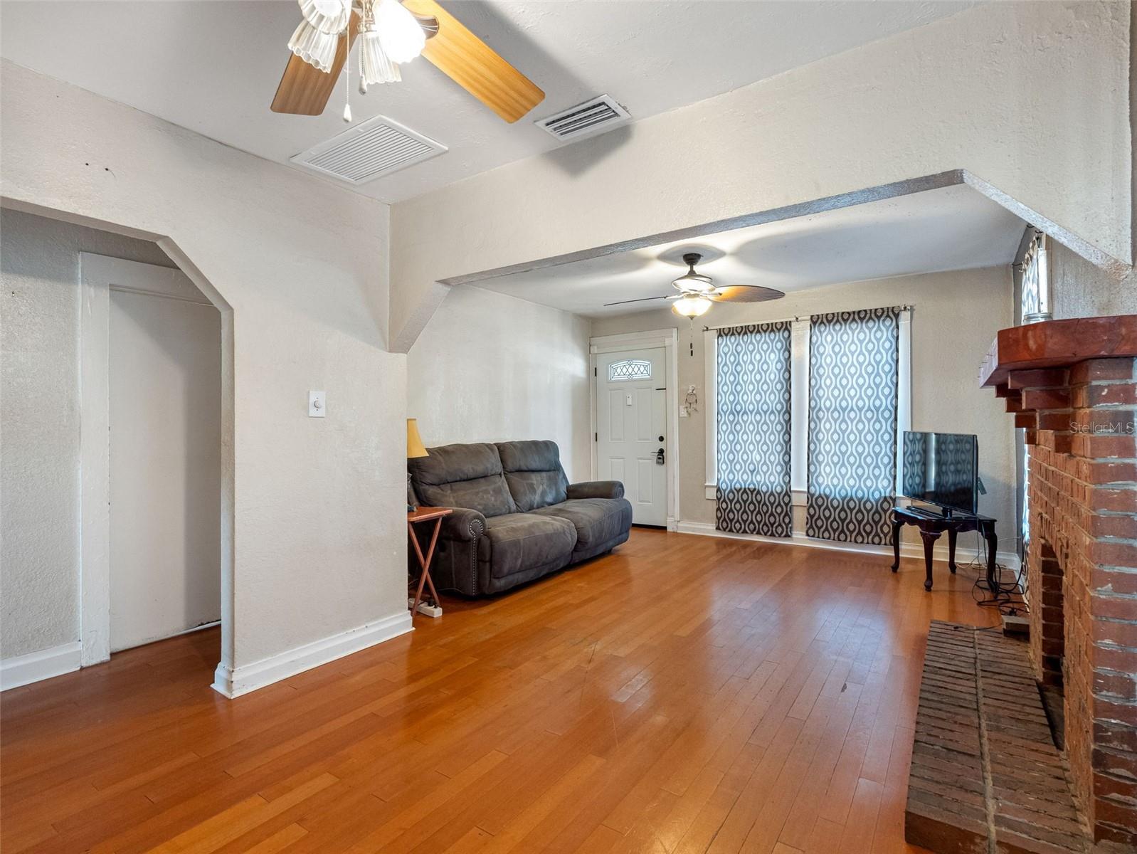 302 W CURTIS ST, TAMPA, FL, 33603