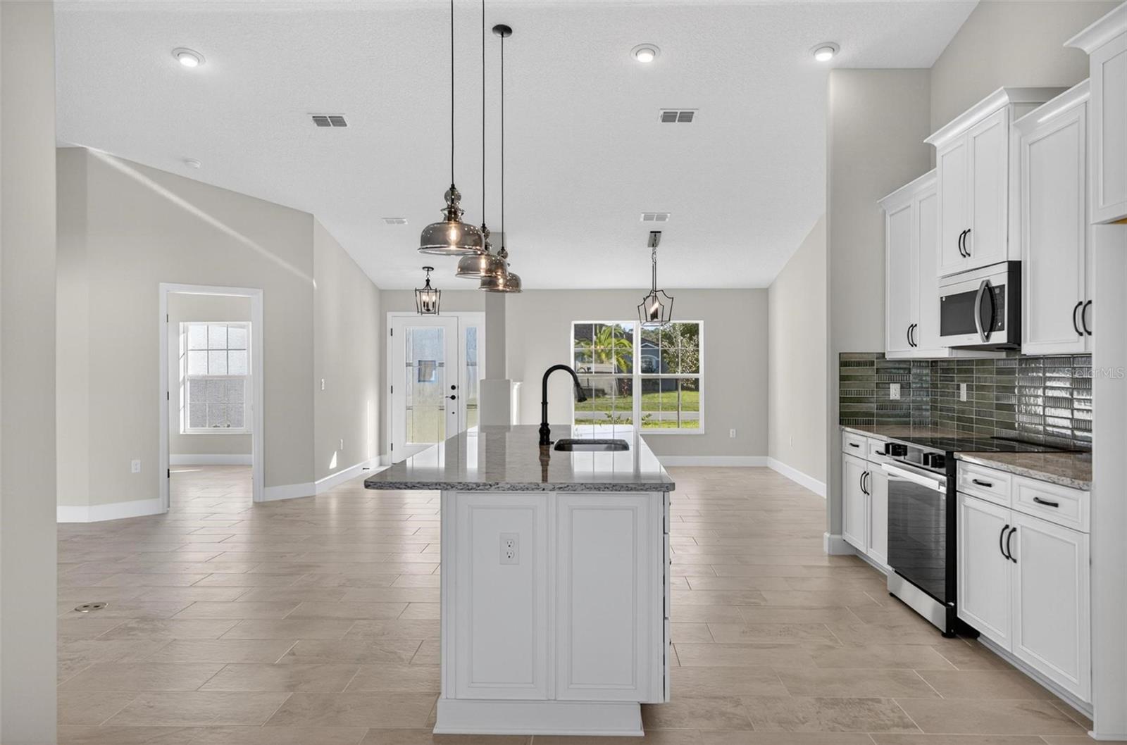 24 BISHOP LN, PALM COAST, FL, 32137