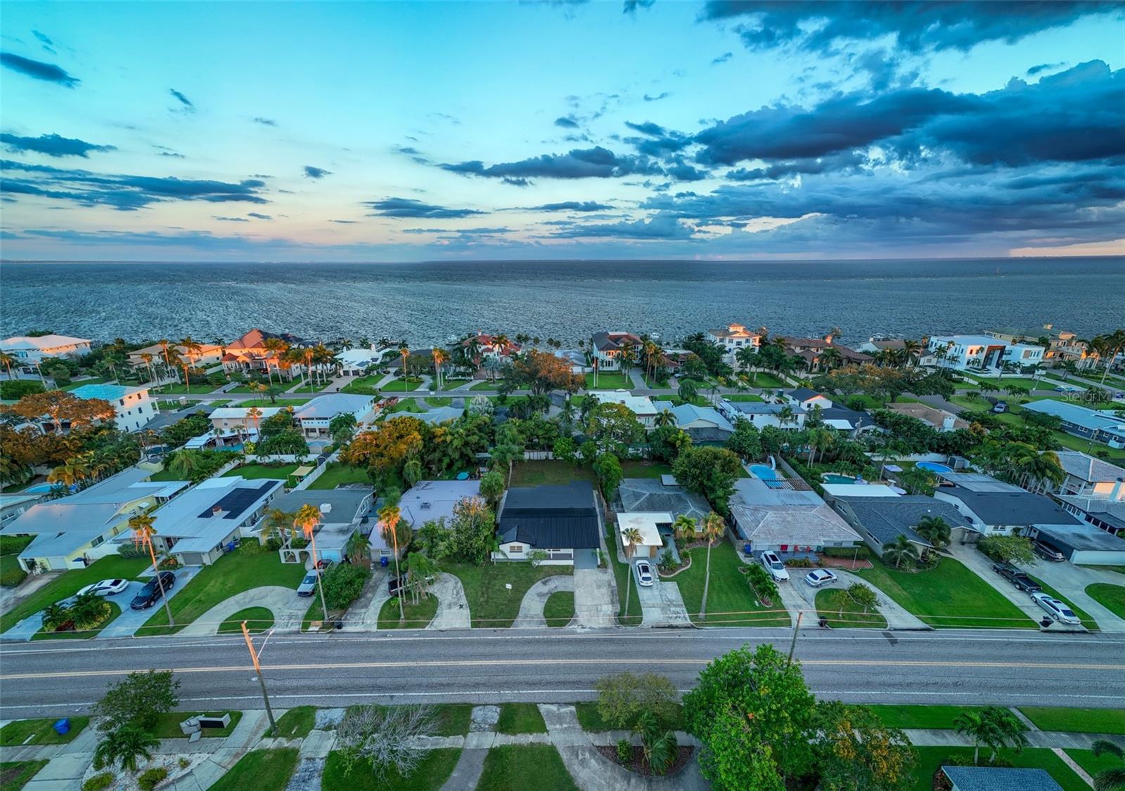 3947 OVERLOOK DR NE, ST PETERSBURG, FL, 33703