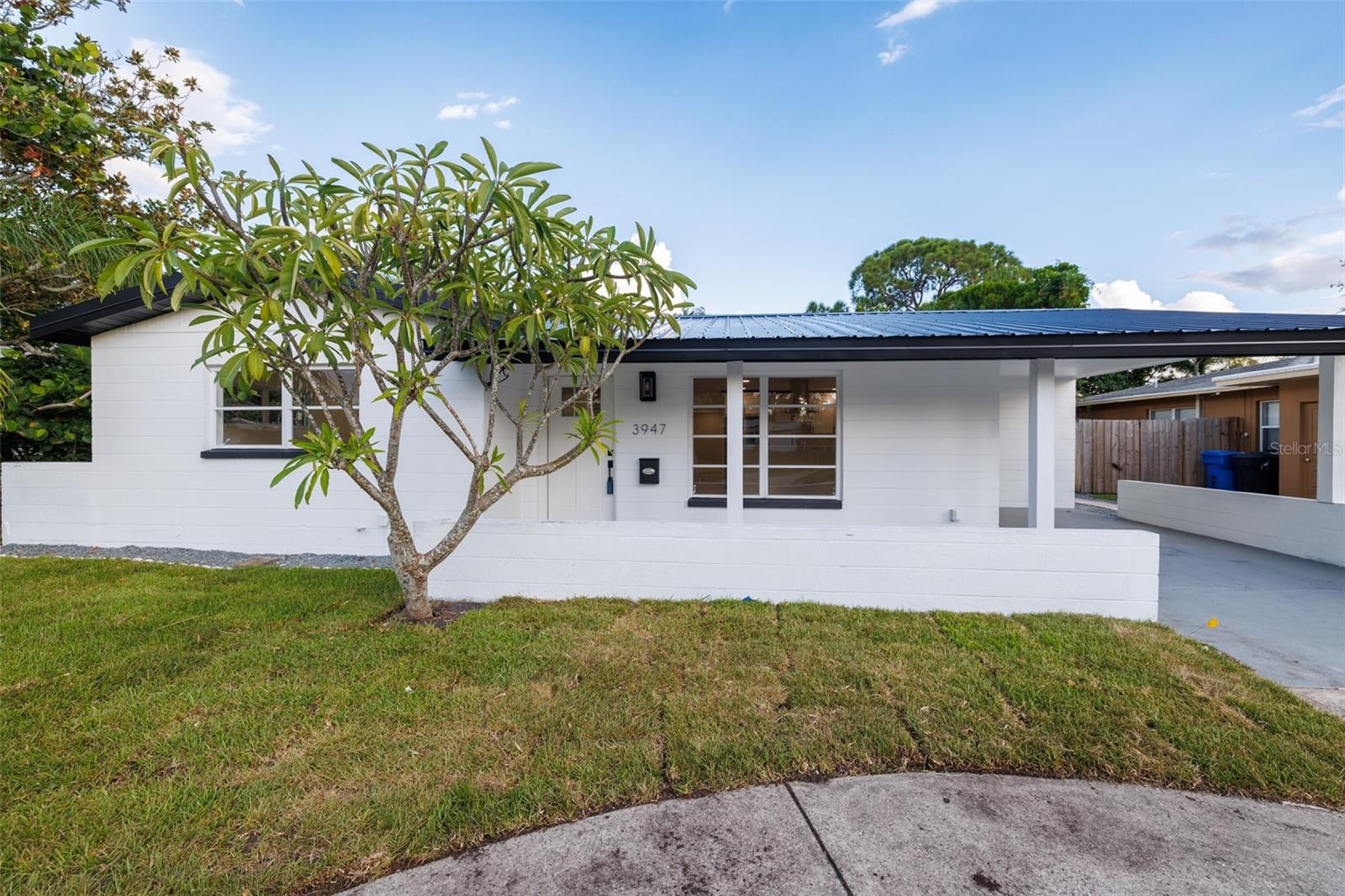 3947 OVERLOOK DR NE, ST PETERSBURG, FL, 33703