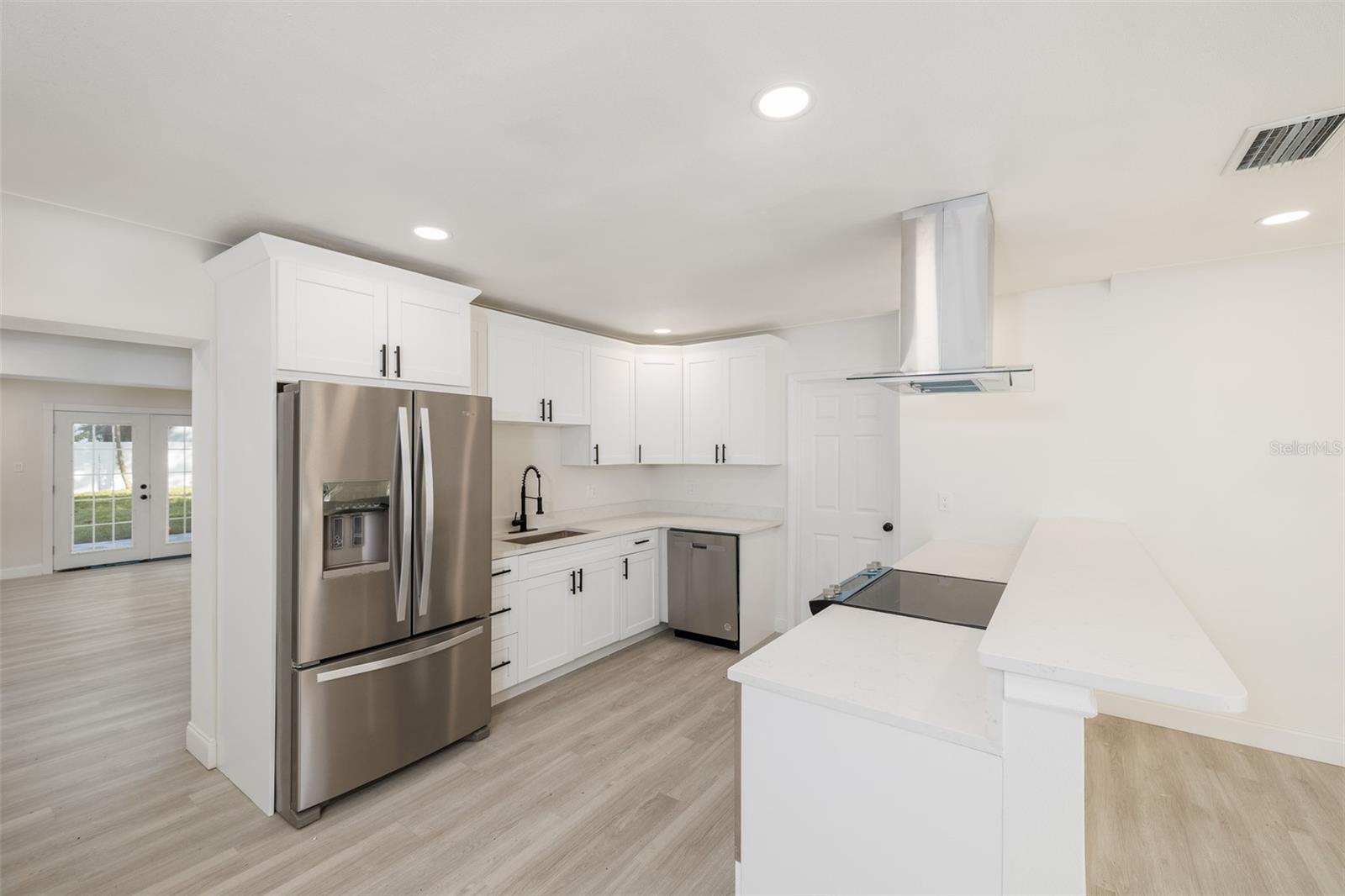 3947 OVERLOOK DR NE, ST PETERSBURG, FL, 33703