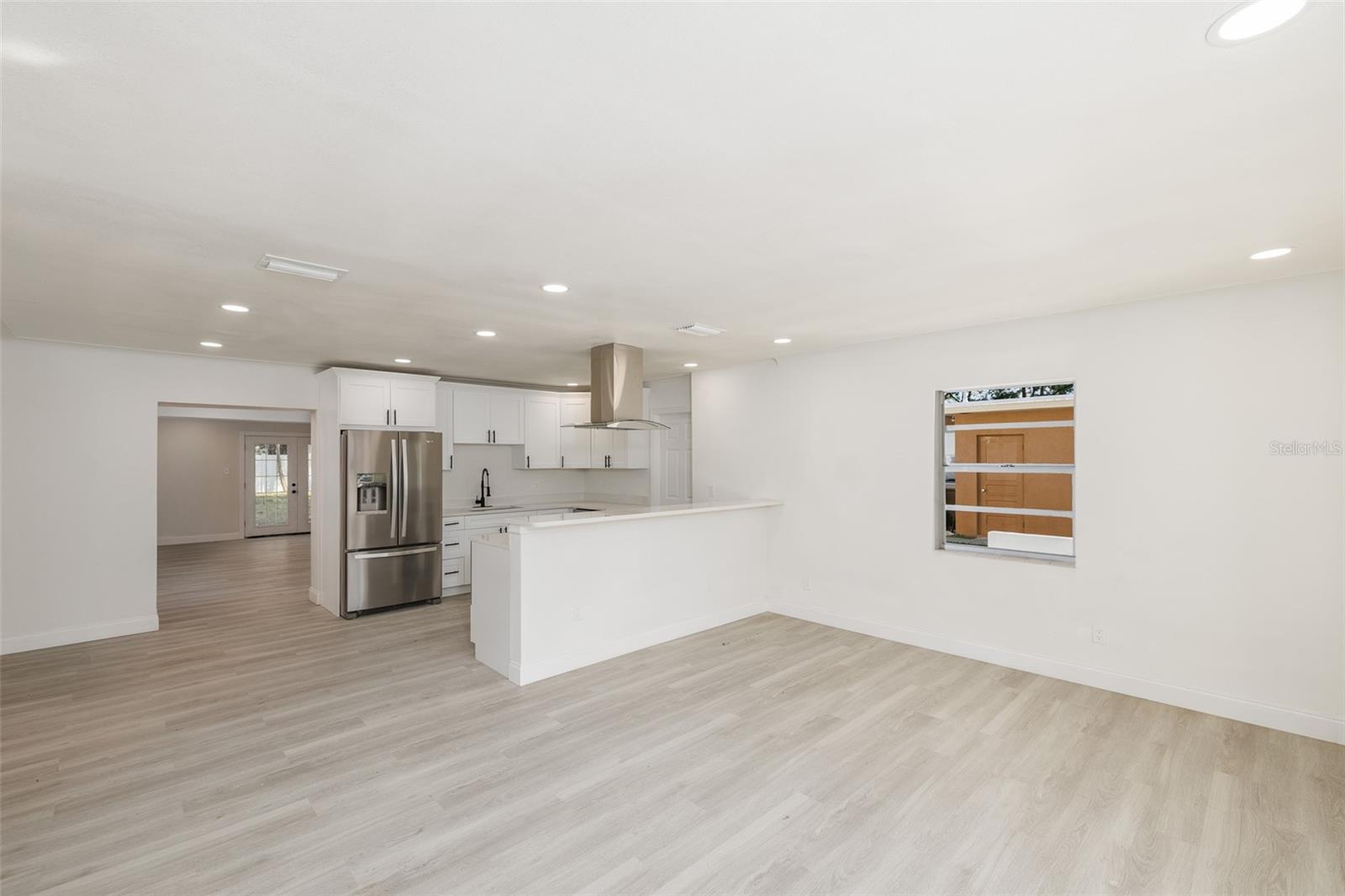 3947 OVERLOOK DR NE, ST PETERSBURG, FL, 33703