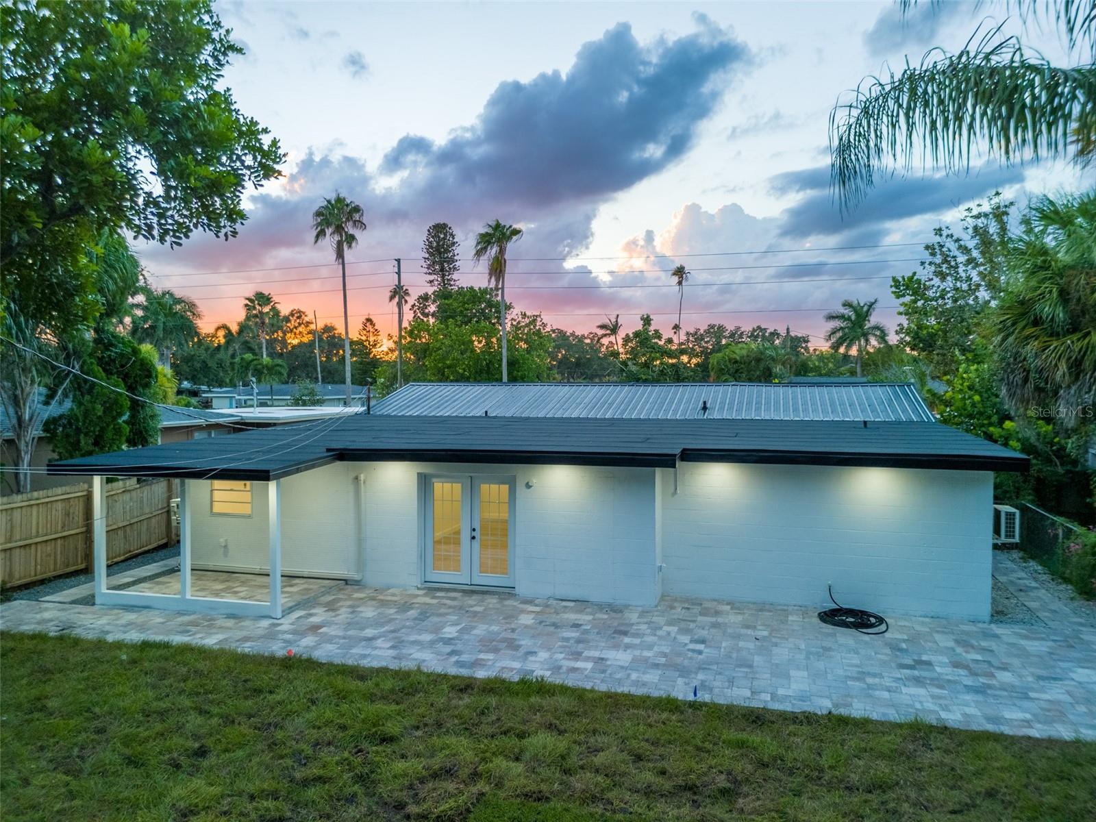 3947 OVERLOOK DR NE, ST PETERSBURG, FL, 33703