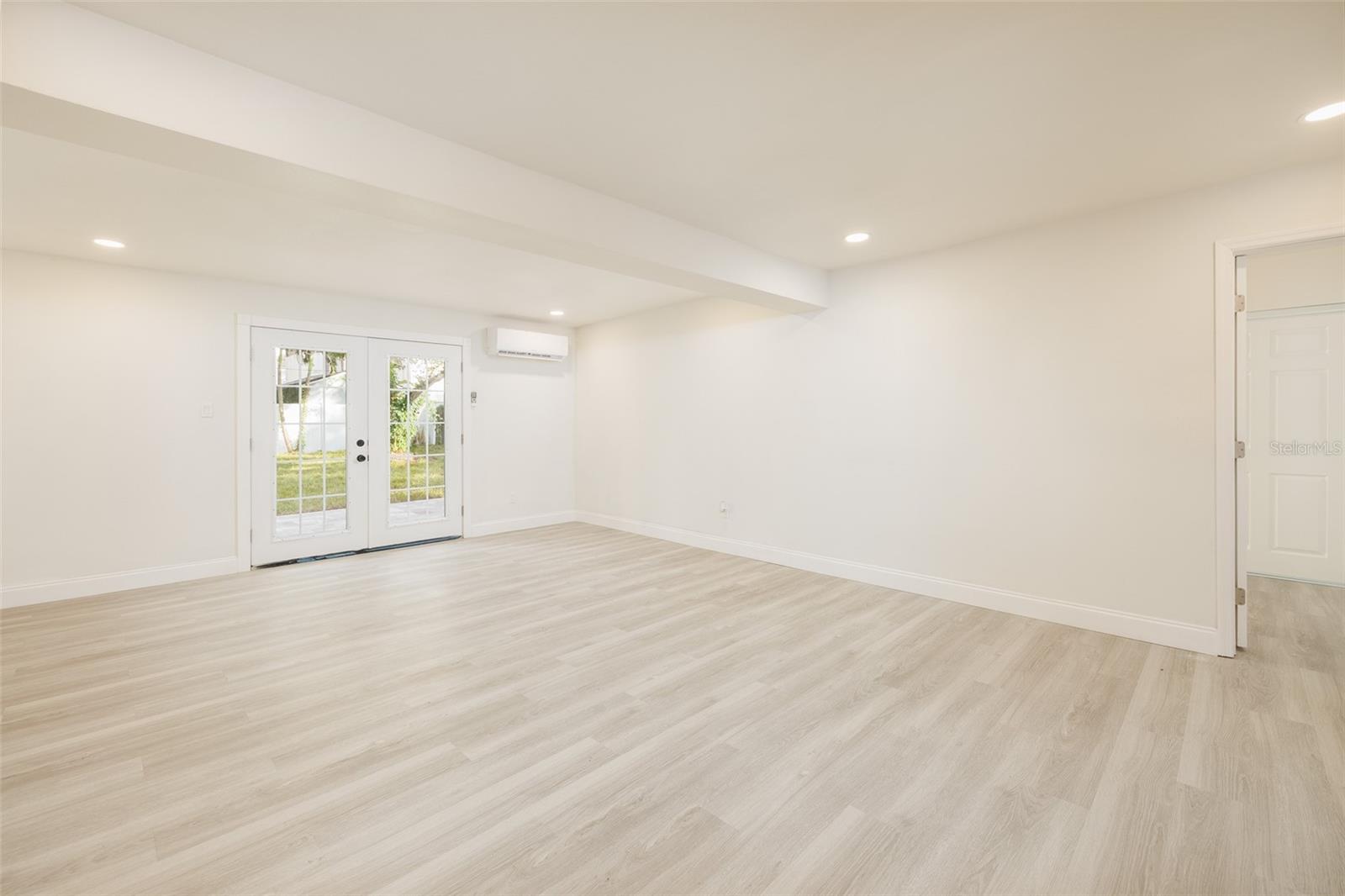 3947 OVERLOOK DR NE, ST PETERSBURG, FL, 33703