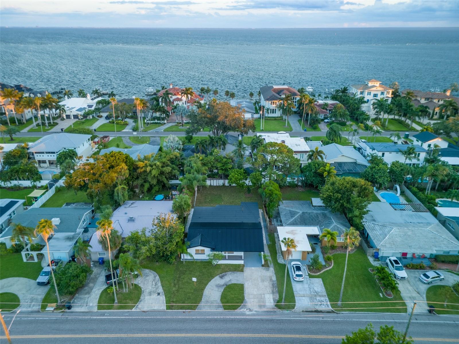 3947 OVERLOOK DR NE, ST PETERSBURG, FL, 33703