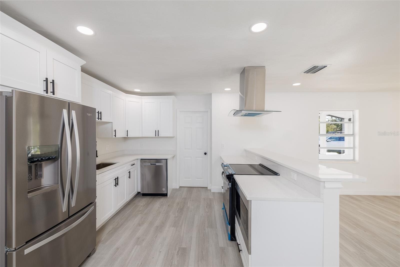 3947 OVERLOOK DR NE, ST PETERSBURG, FL, 33703