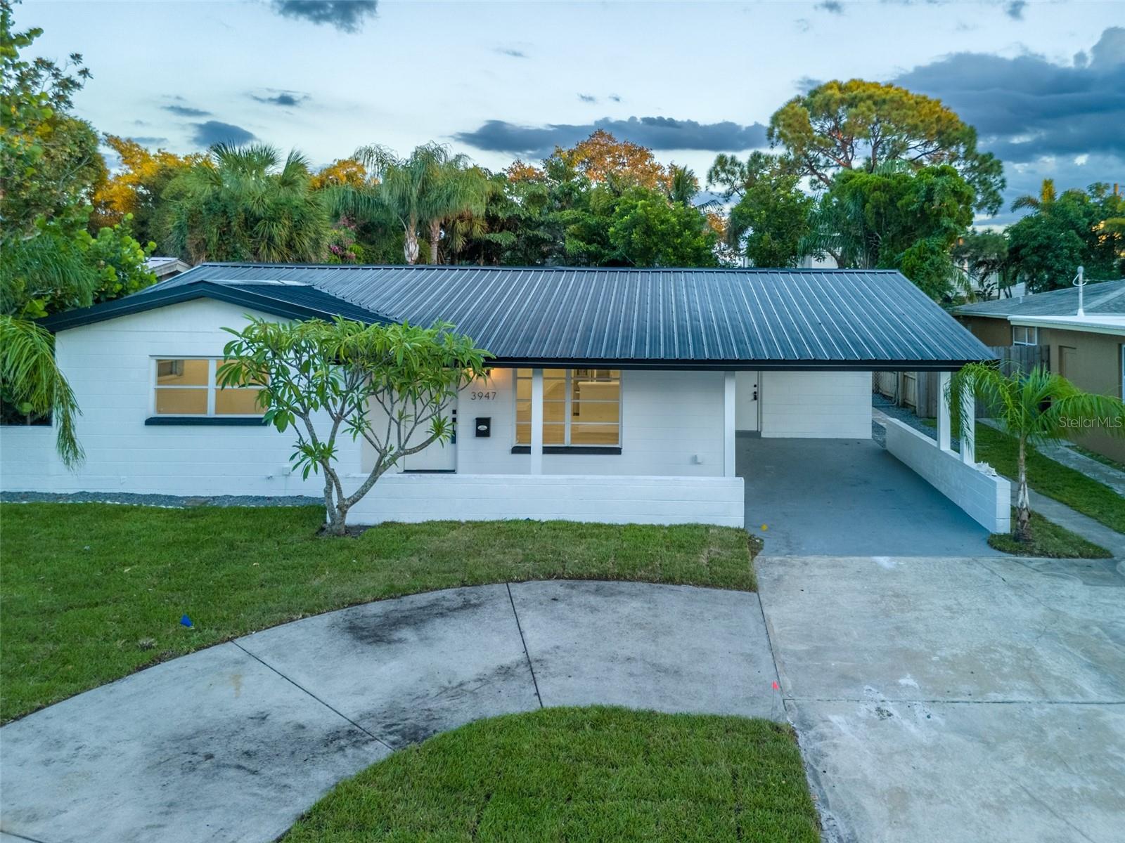 3947 OVERLOOK DR NE, ST PETERSBURG, FL, 33703