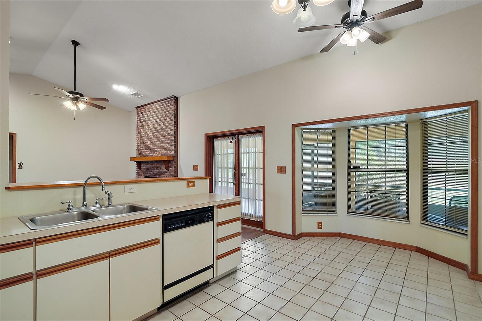 37236 CHERRY LAKE RD, FRUITLAND PARK, FL, 34731