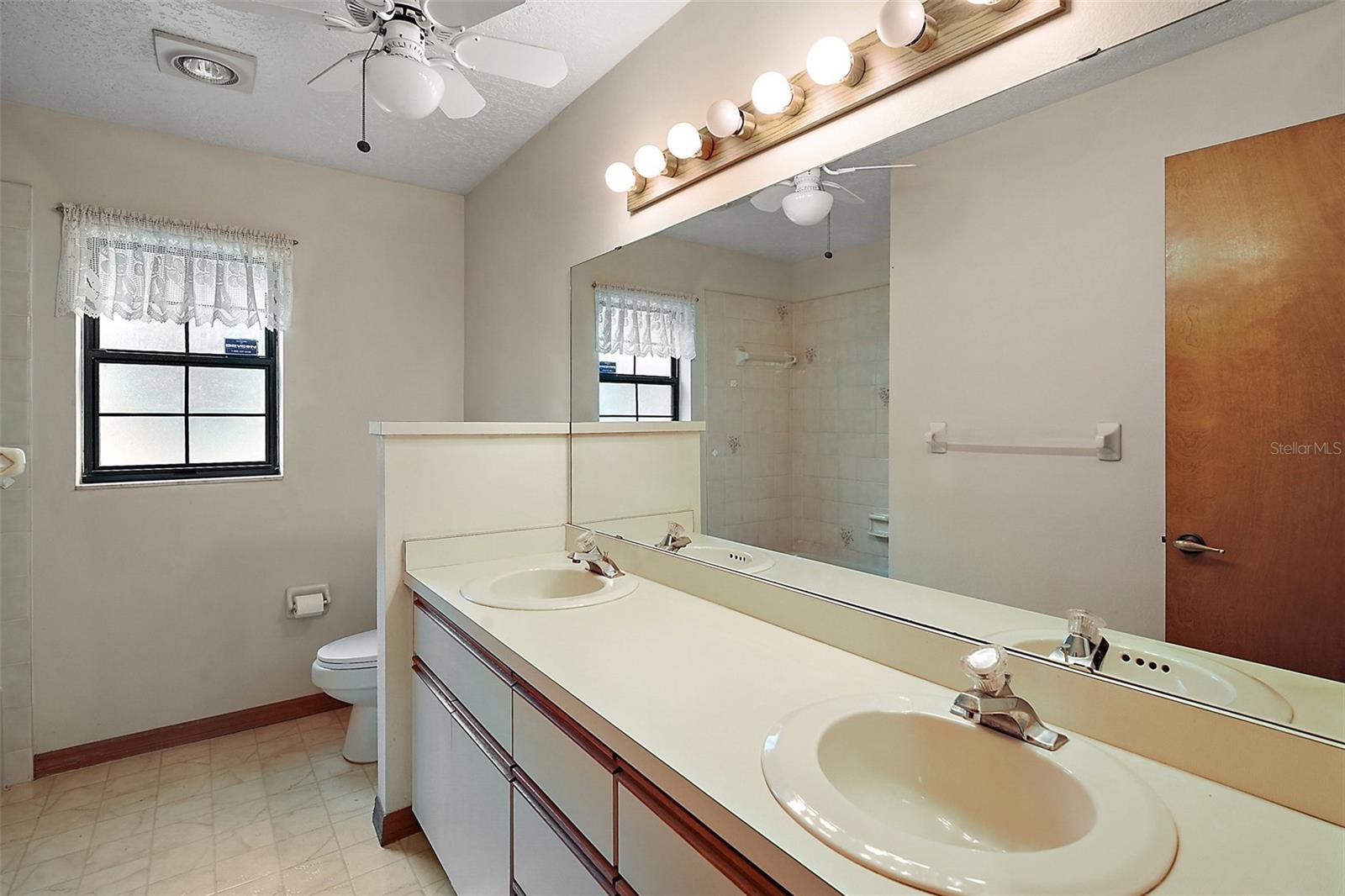 37236 CHERRY LAKE RD, FRUITLAND PARK, FL, 34731