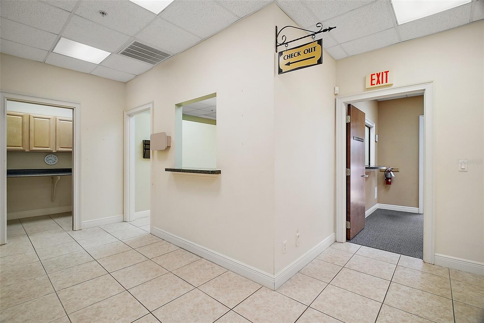 3651 LAKE CENTER DR, MOUNT DORA, FL, 32757