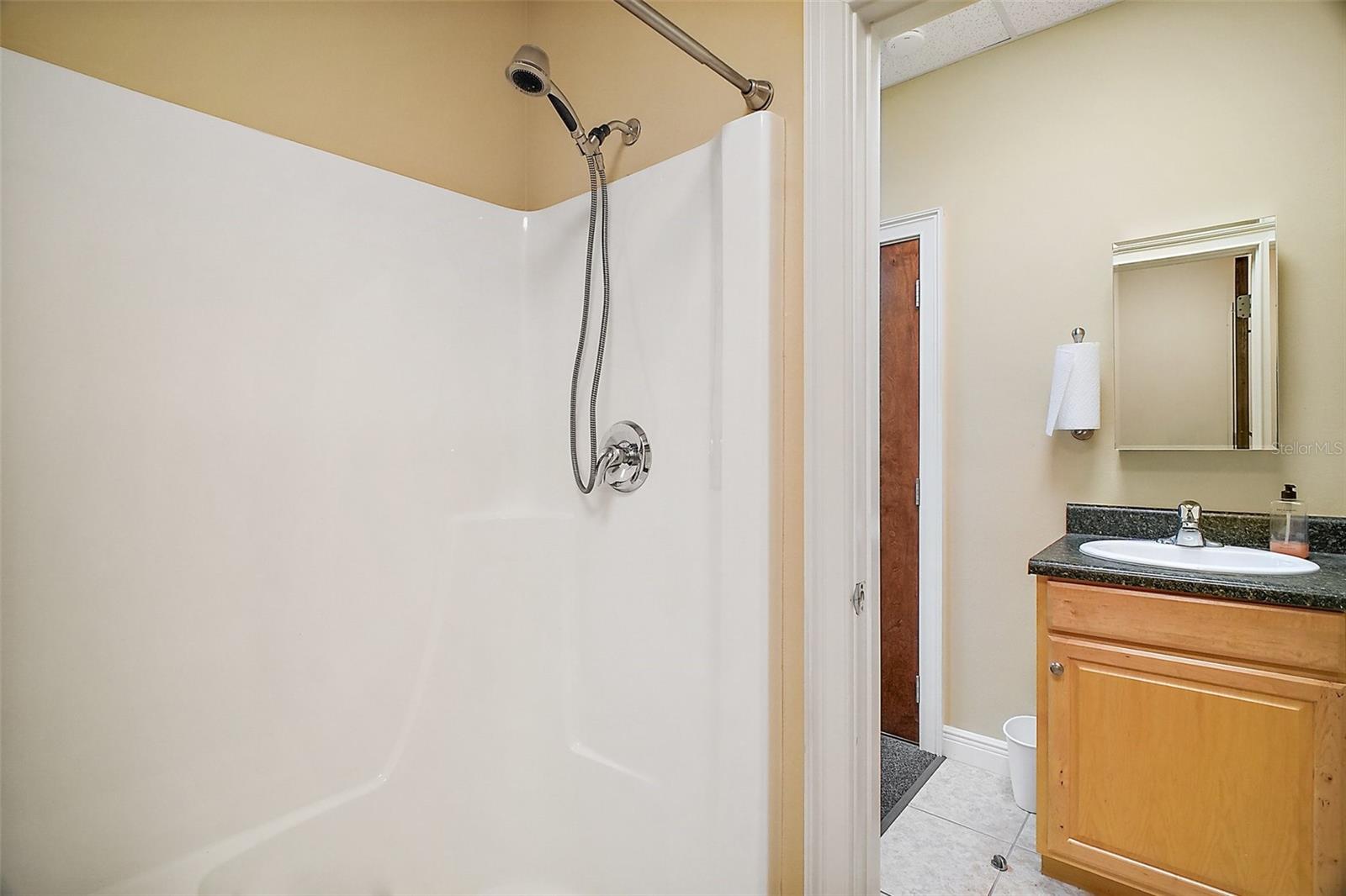 3651 LAKE CENTER DR, MOUNT DORA, FL, 32757