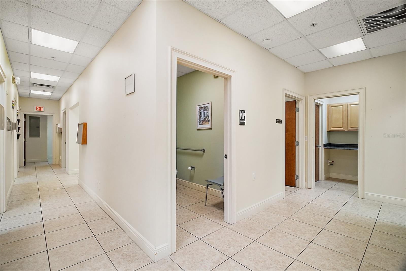 3651 LAKE CENTER DR, MOUNT DORA, FL, 32757