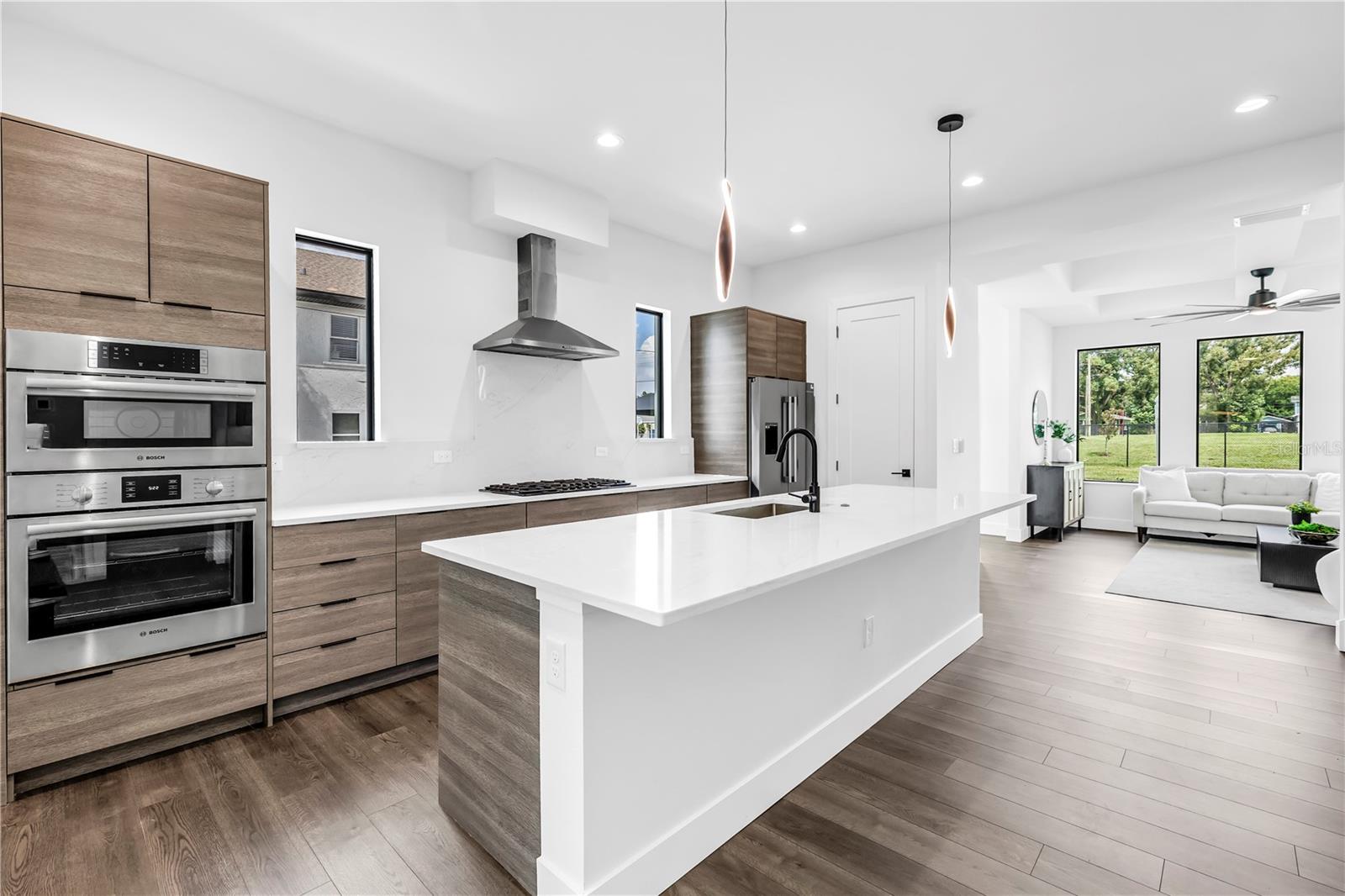 2812 N MASSACHUSETTS AVE, TAMPA, FL, 33602