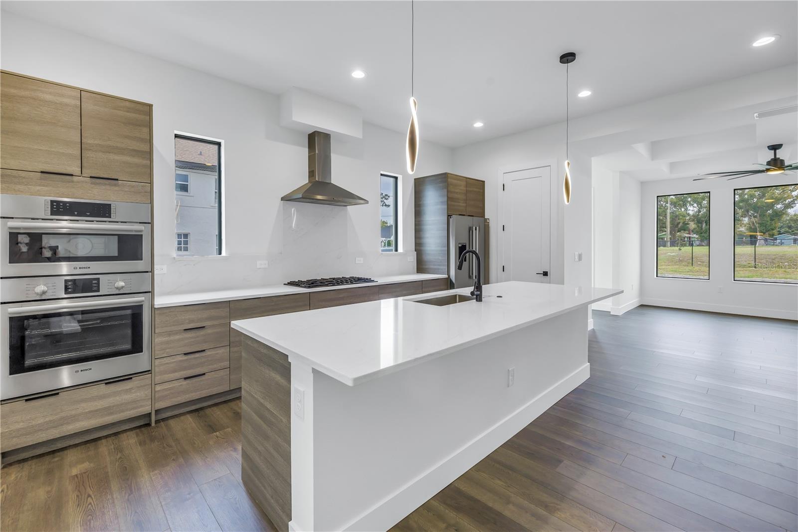 2812 N MASSACHUSETTS AVE, TAMPA, FL, 33602