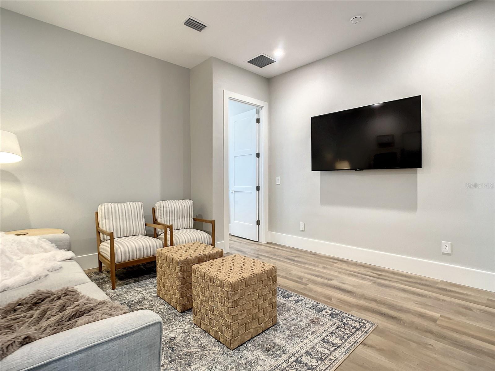 512 S PENINSULA AVE, NEW SMYRNA BEACH, FL, 32169