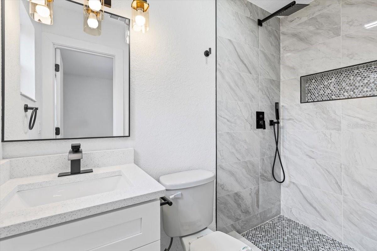 8009 SOMERSET LN, TAMPA, FL, 33615