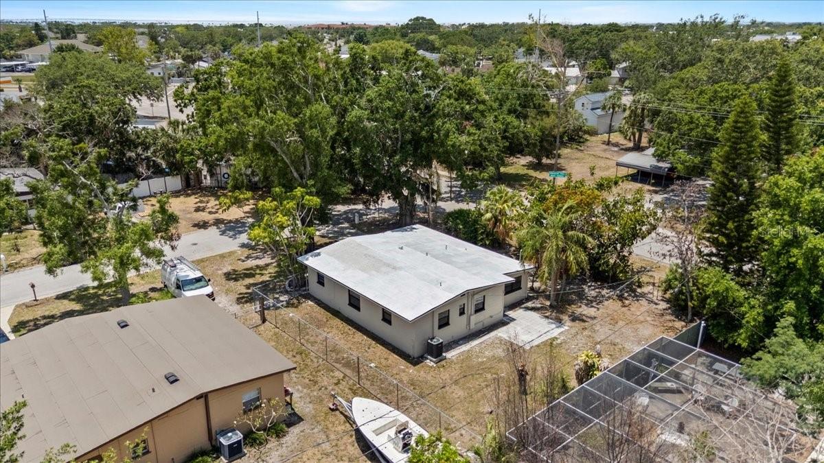 8009 SOMERSET LN, TAMPA, FL, 33615