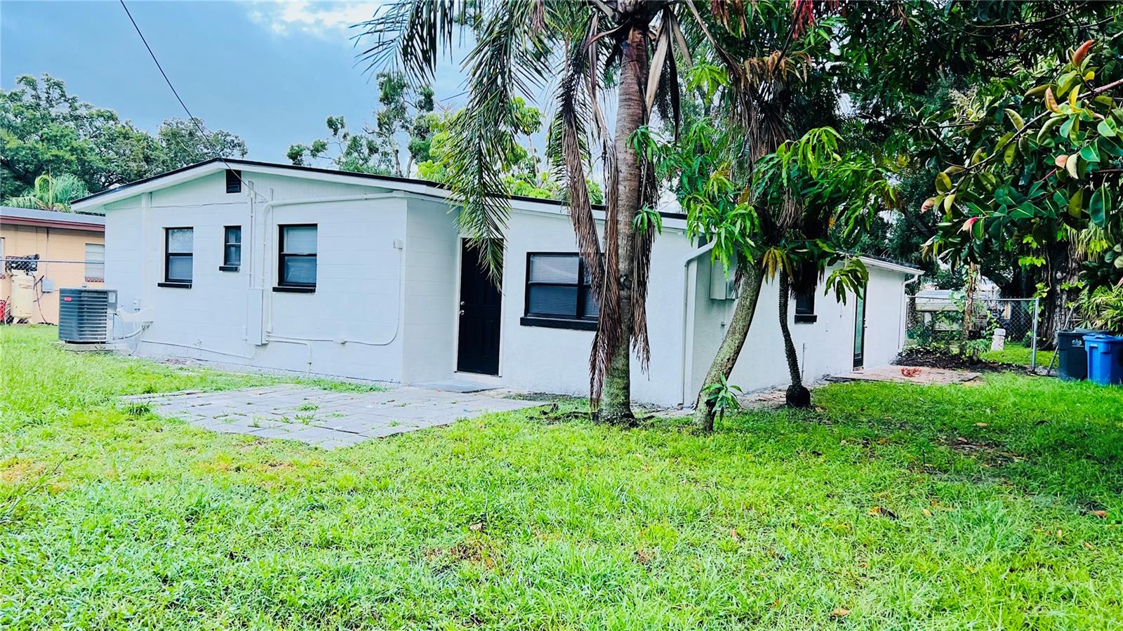 8009 SOMERSET LN, TAMPA, FL, 33615