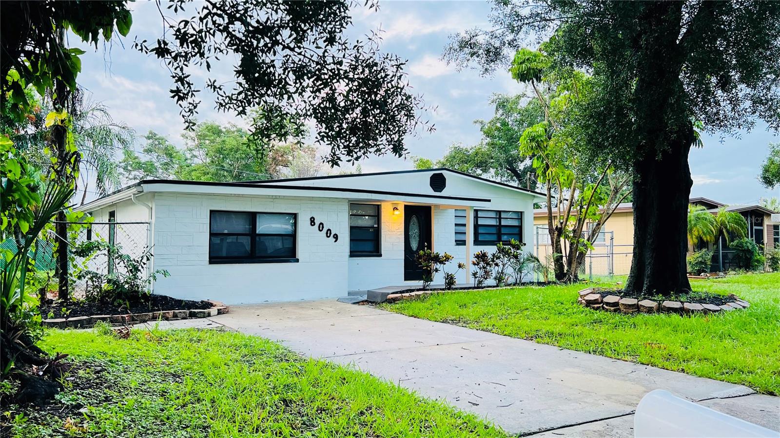 8009 SOMERSET LN, TAMPA, FL, 33615