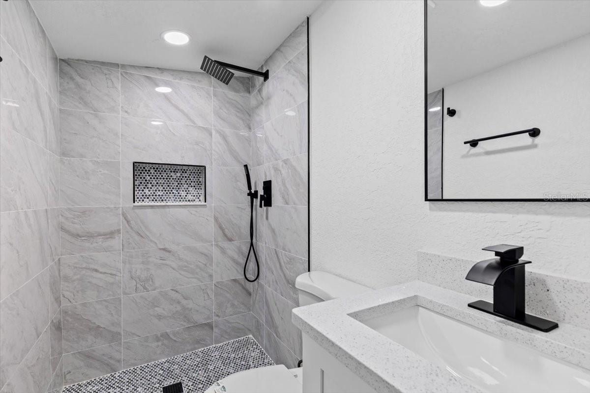 8009 SOMERSET LN, TAMPA, FL, 33615