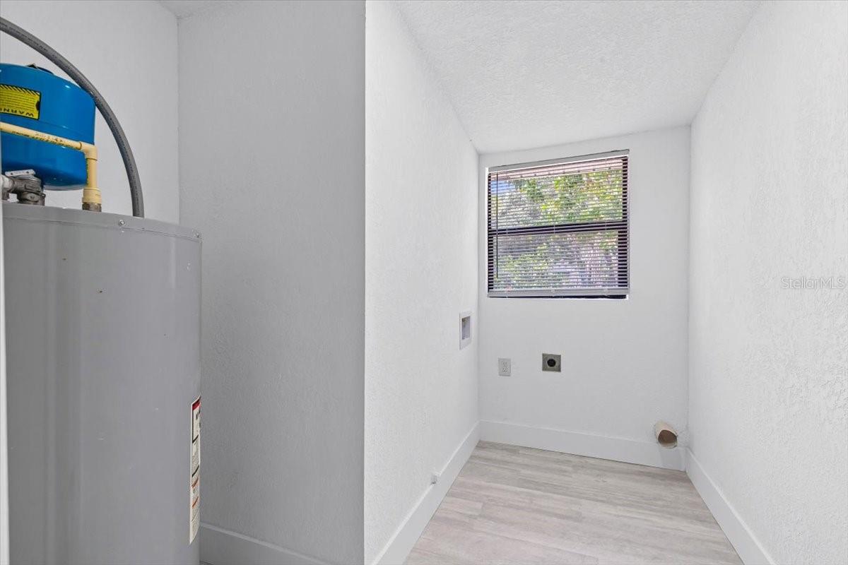 8009 SOMERSET LN, TAMPA, FL, 33615