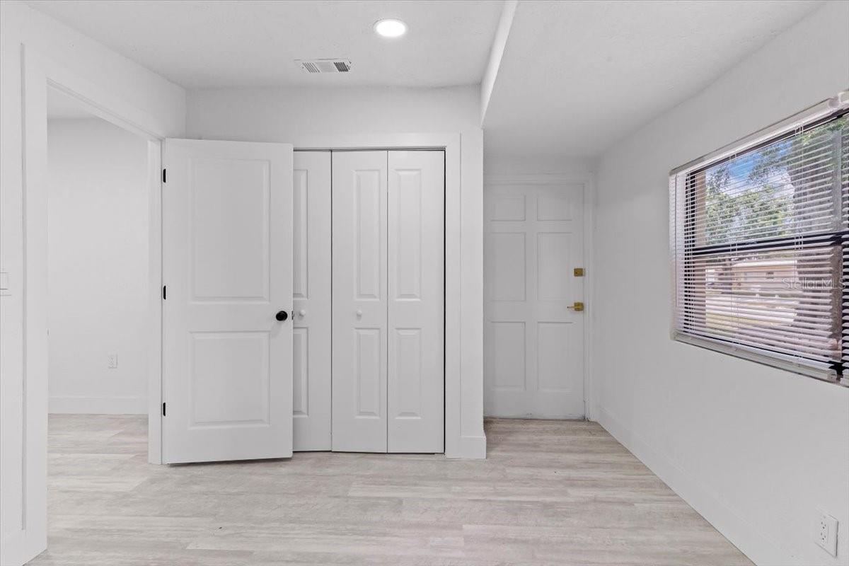 8009 SOMERSET LN, TAMPA, FL, 33615