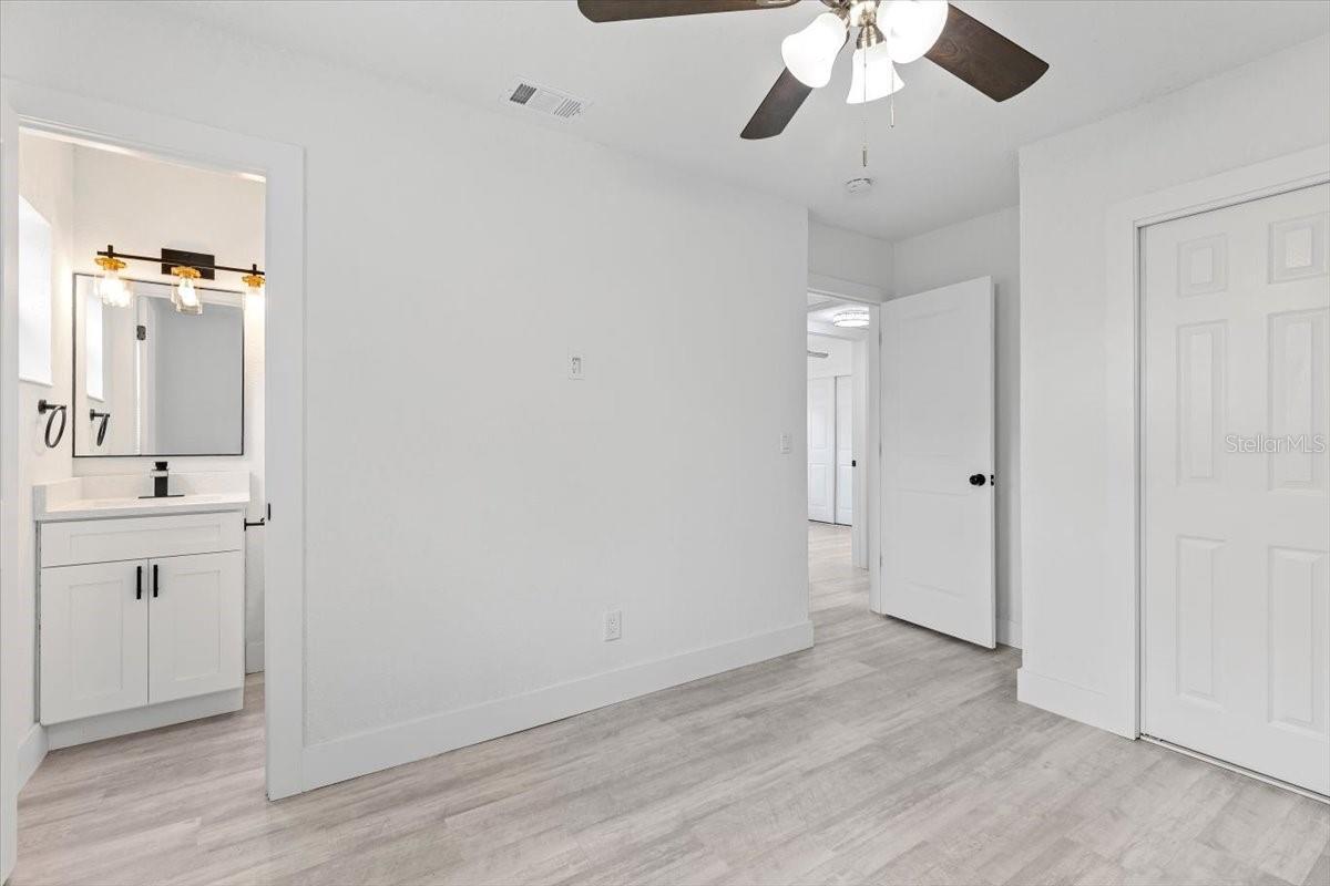 8009 SOMERSET LN, TAMPA, FL, 33615