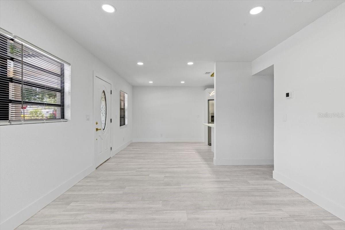 8009 SOMERSET LN, TAMPA, FL, 33615