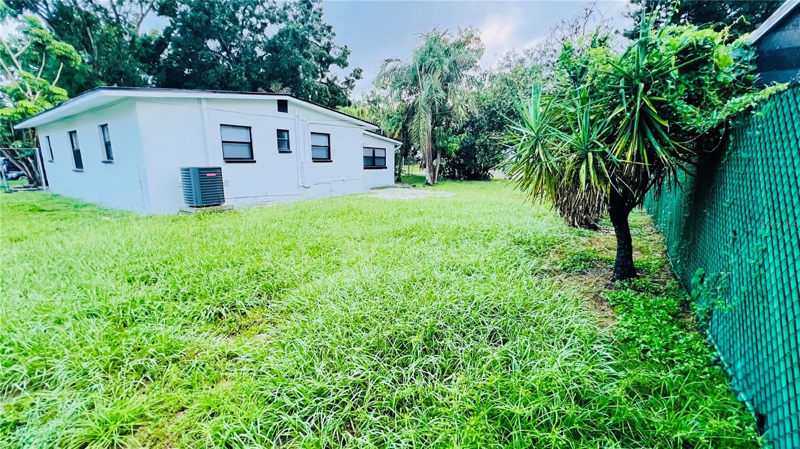 8009 SOMERSET LN, TAMPA, FL, 33615