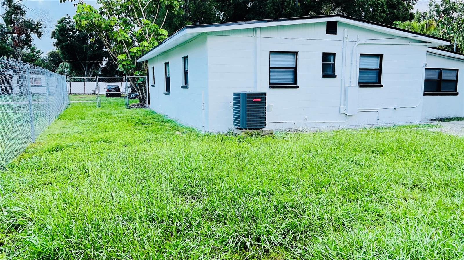 8009 SOMERSET LN, TAMPA, FL, 33615