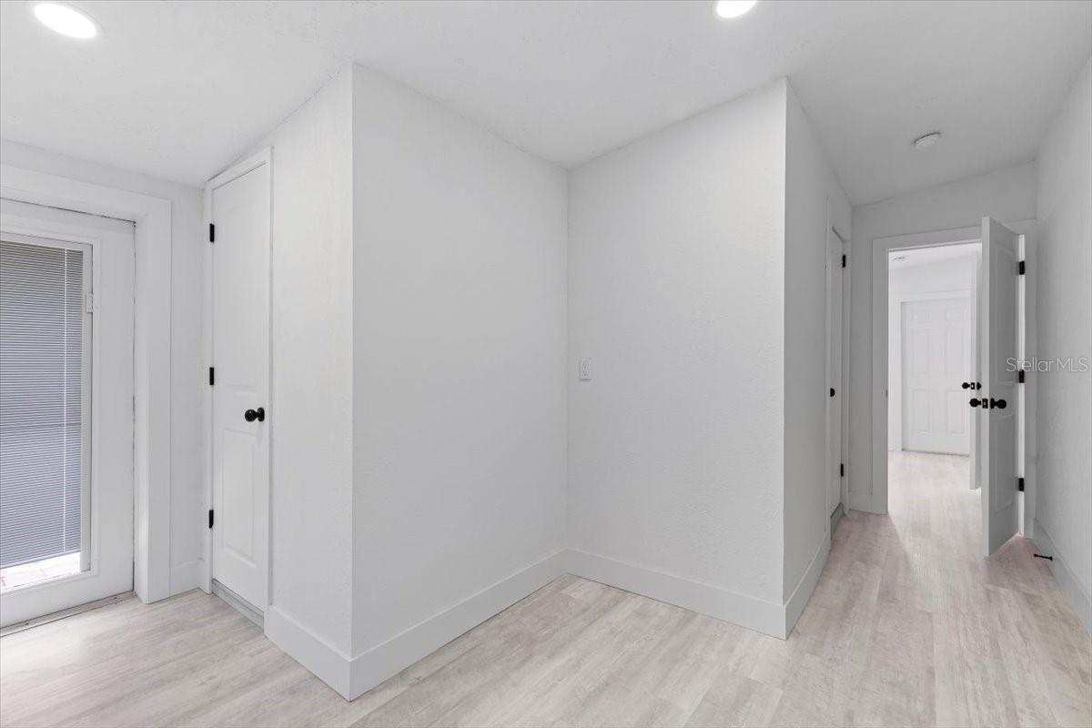 8009 SOMERSET LN, TAMPA, FL, 33615