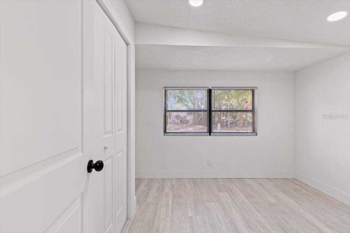 8009 SOMERSET LN, TAMPA, FL, 33615