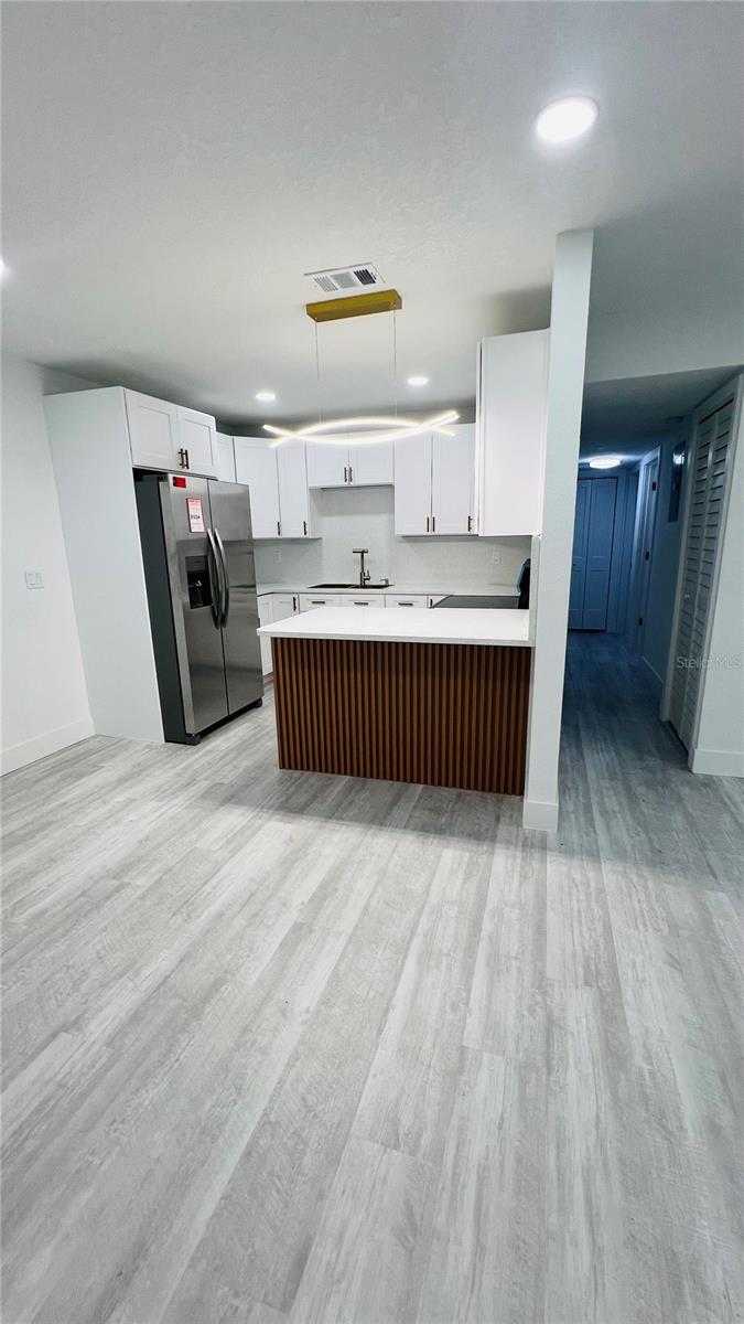 8009 SOMERSET LN, TAMPA, FL, 33615