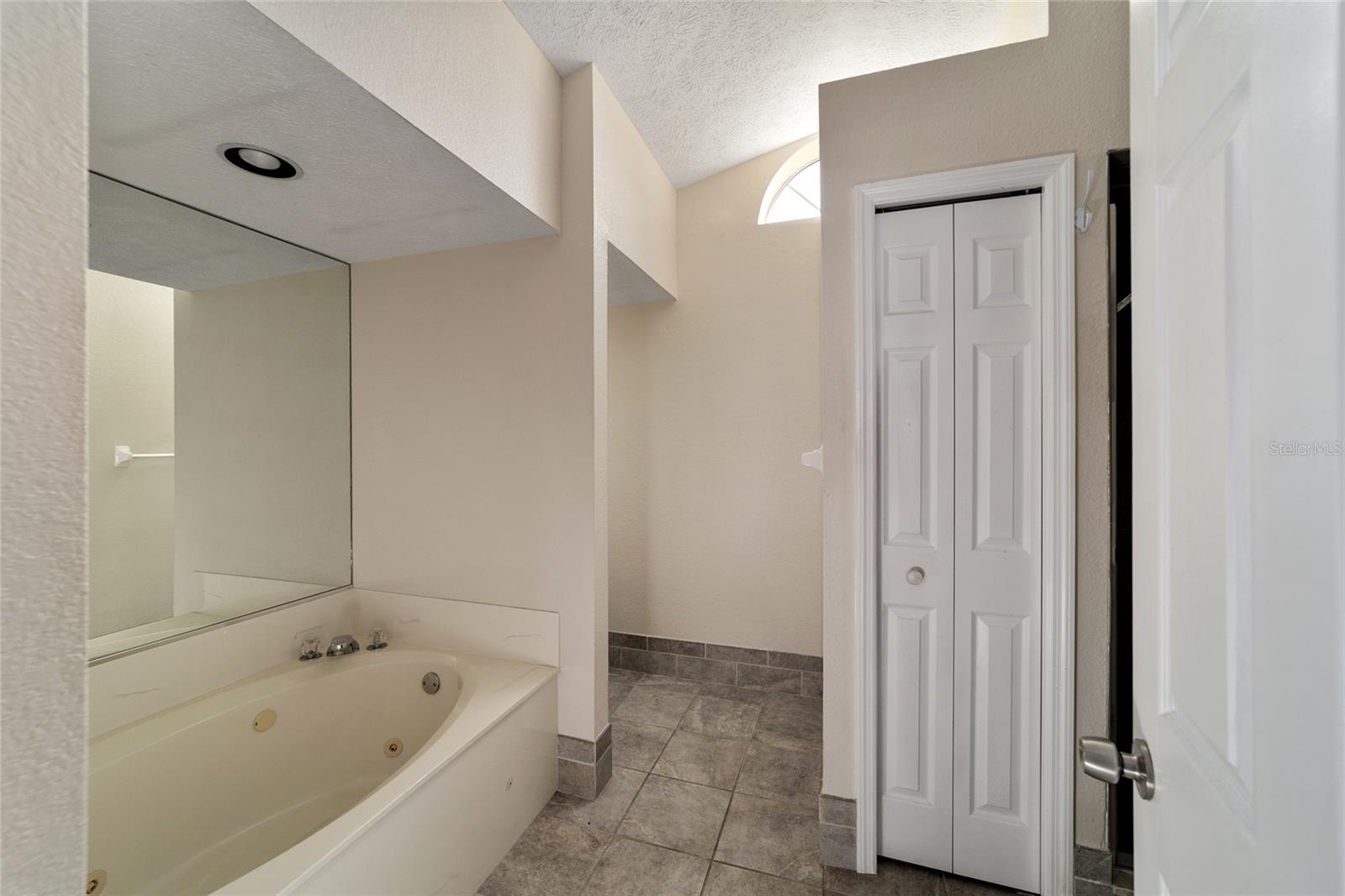 5953 NE 62ND COURT RD, SILVER SPRINGS, FL, 34488