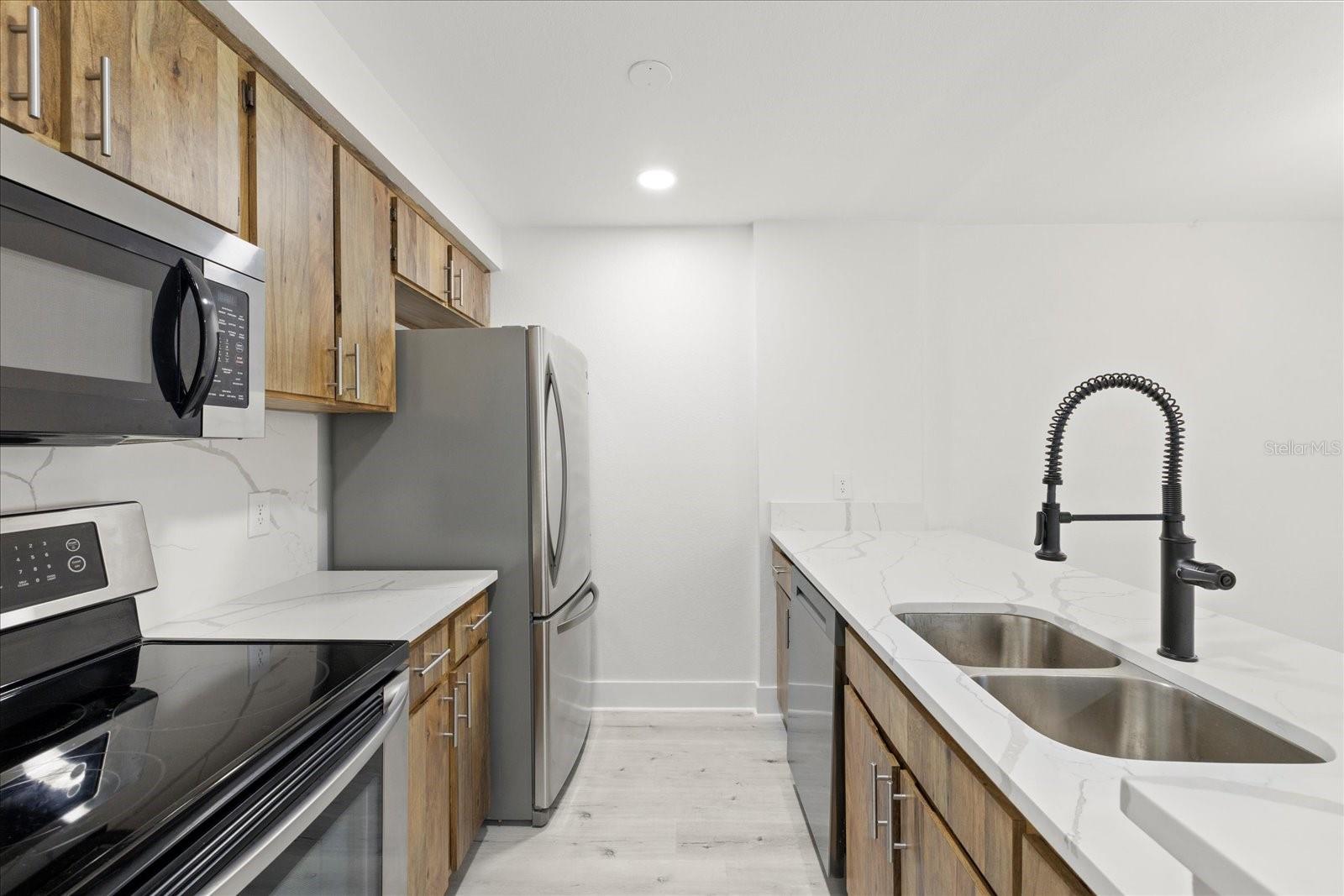 525 S LINCOLN AVE #B108, TAMPA, FL, 33609