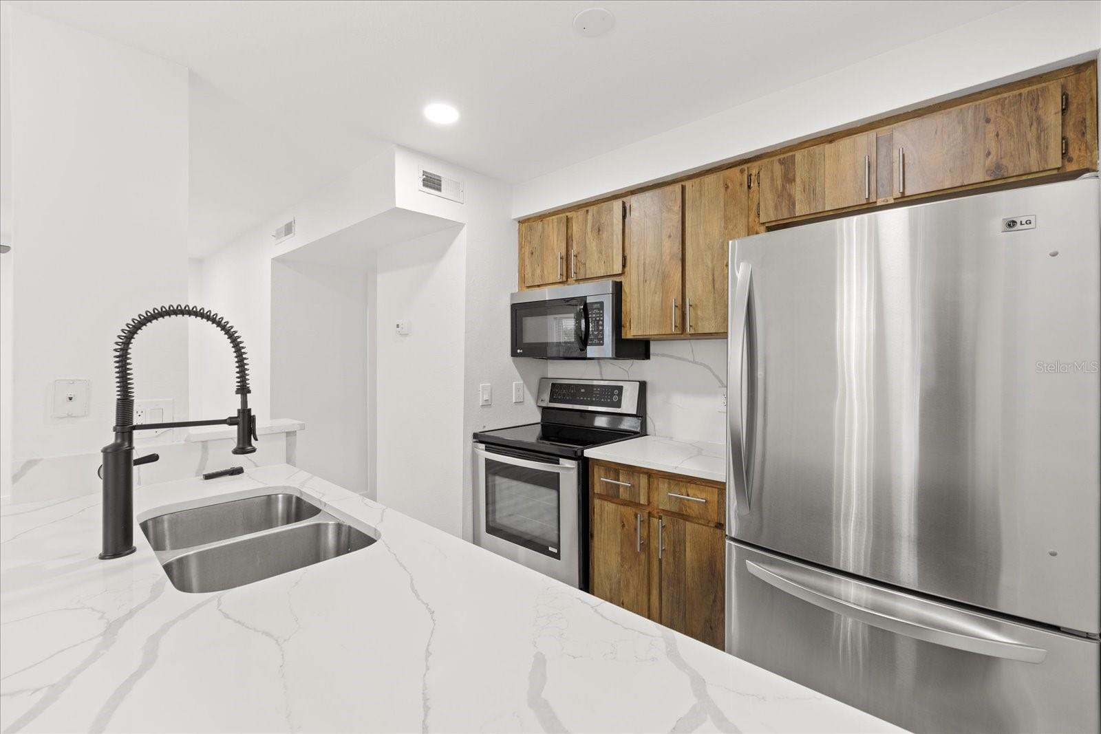 525 S LINCOLN AVE #B108, TAMPA, FL, 33609