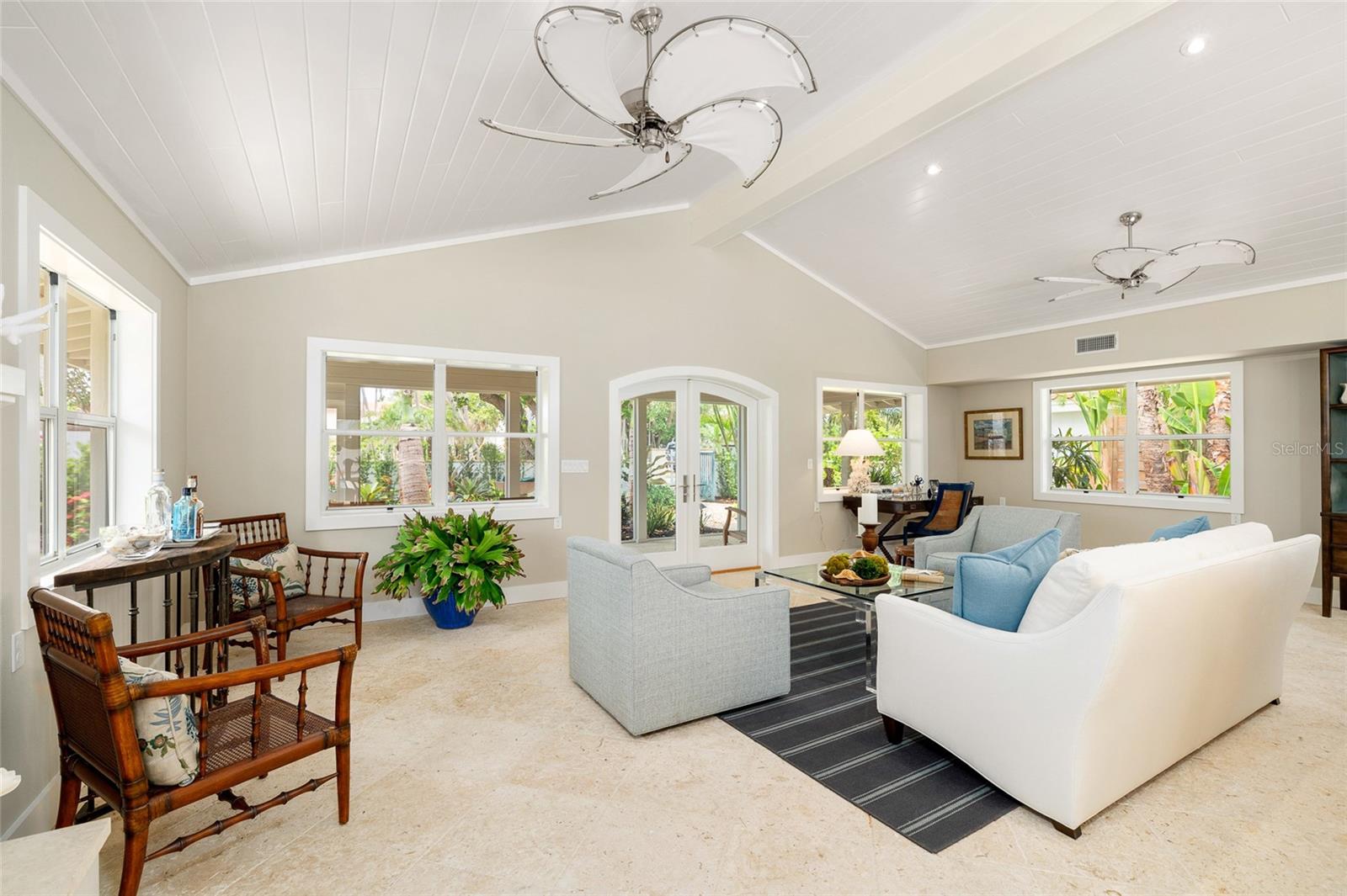 TB8392464 Property Photo