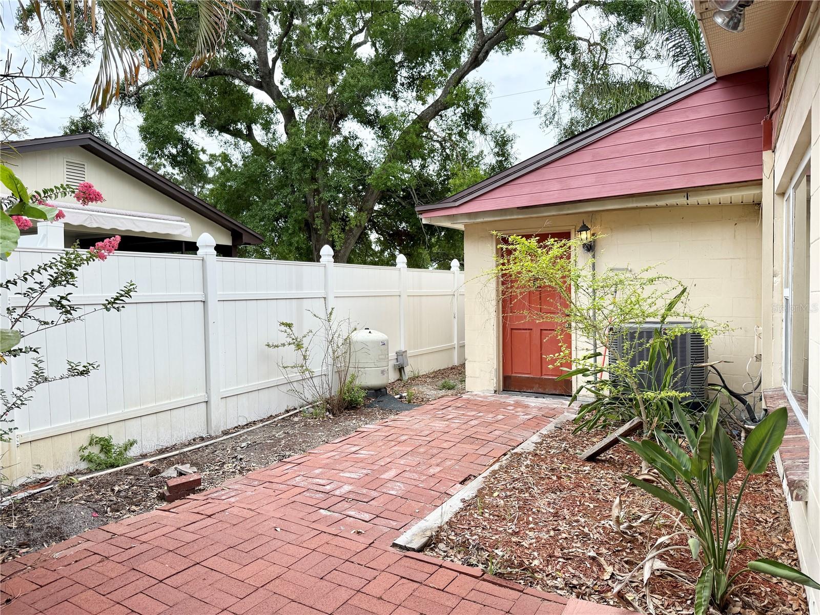 2523 KRUEGER LANE, TAMPA, FL, 33618