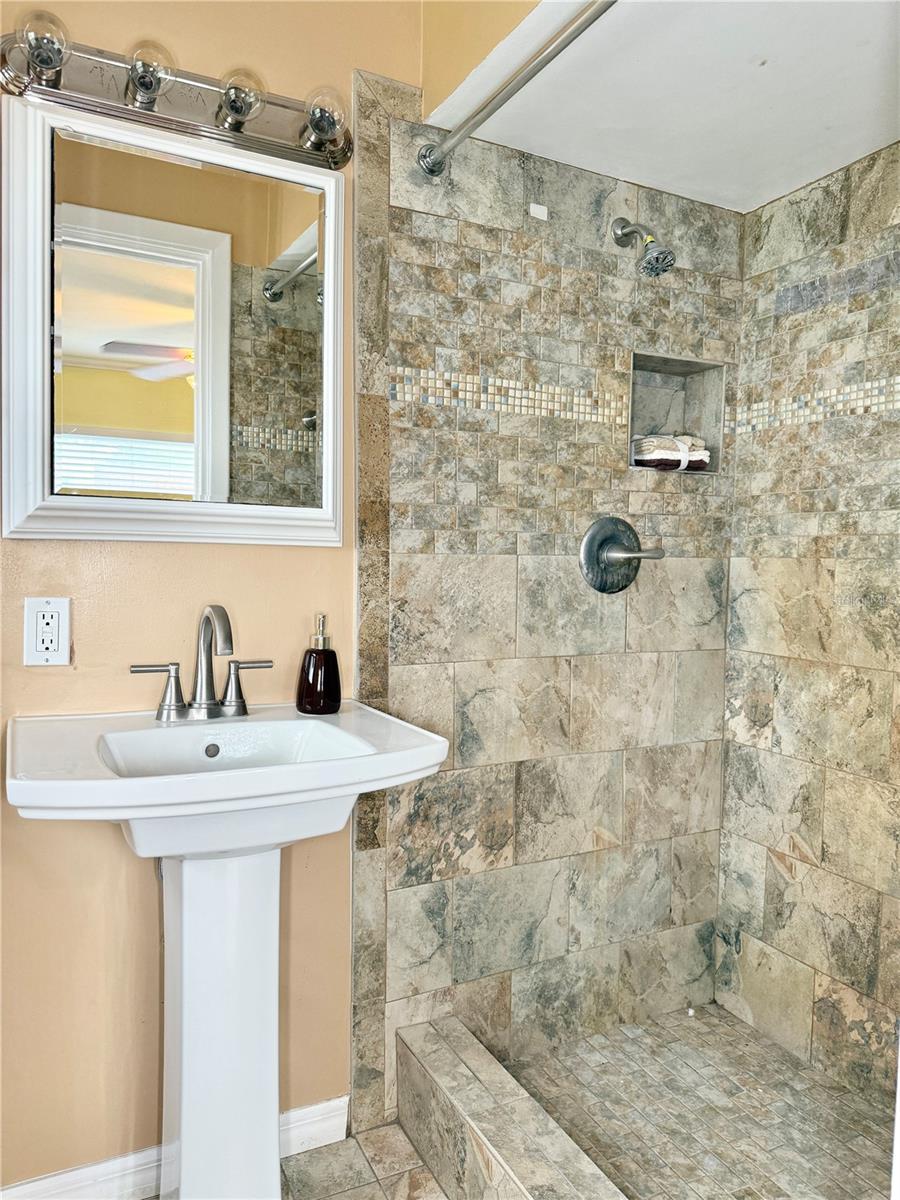 2523 KRUEGER LANE, TAMPA, FL, 33618