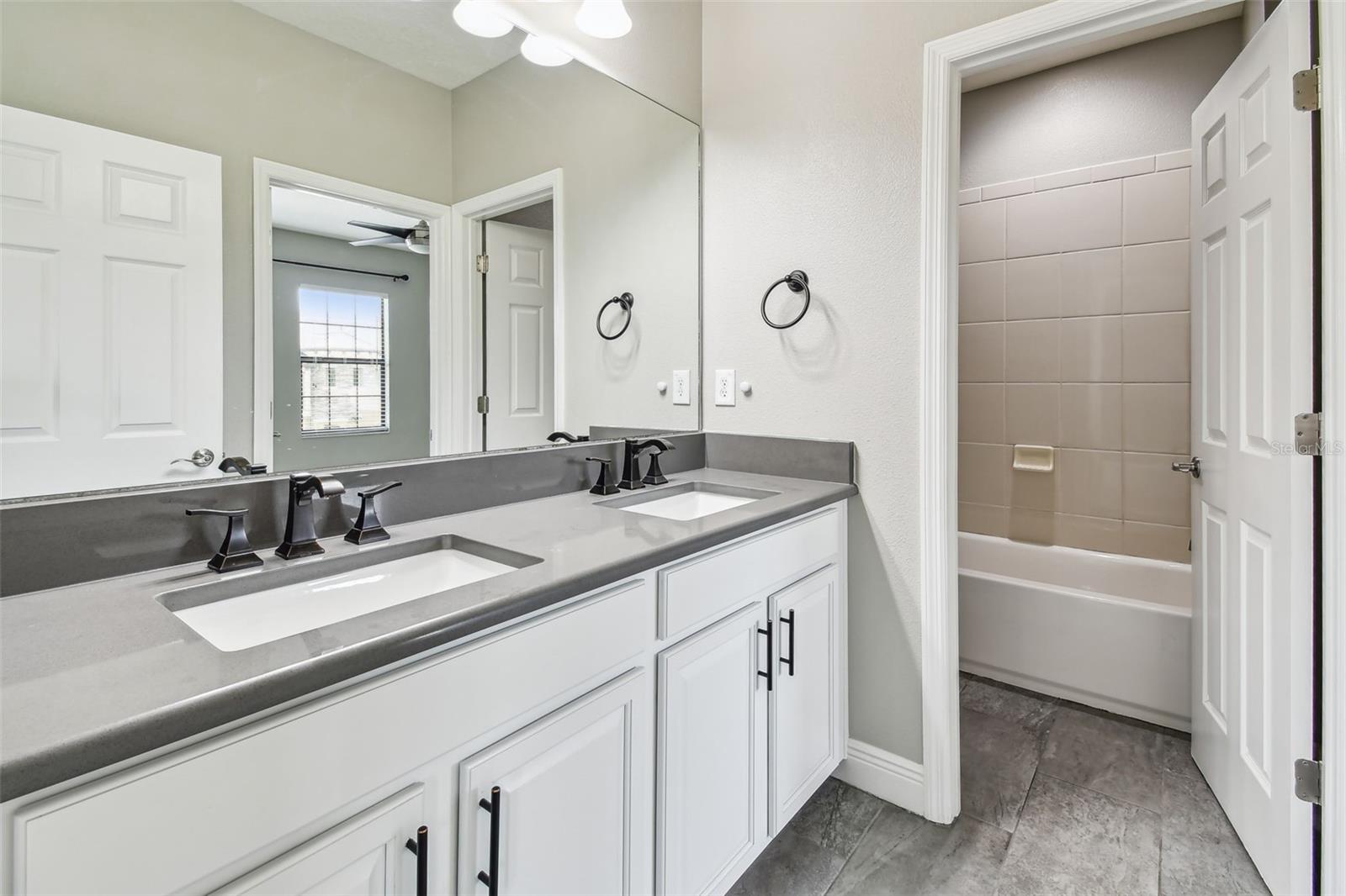 11407 DRIFTING LEAF DR, RIVERVIEW, FL, 33579