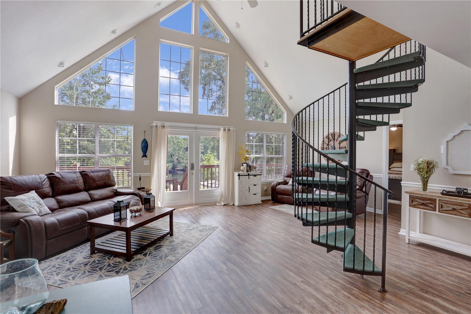 190 SE RIVERSIDE WEST DR, BRANFORD, FL, 32008