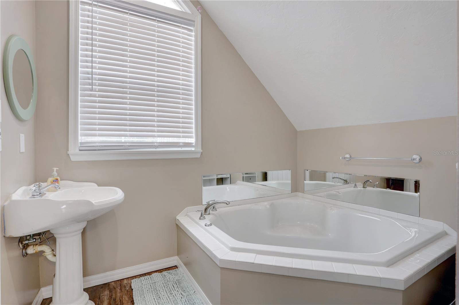 190 SE RIVERSIDE WEST DR, BRANFORD, FL, 32008