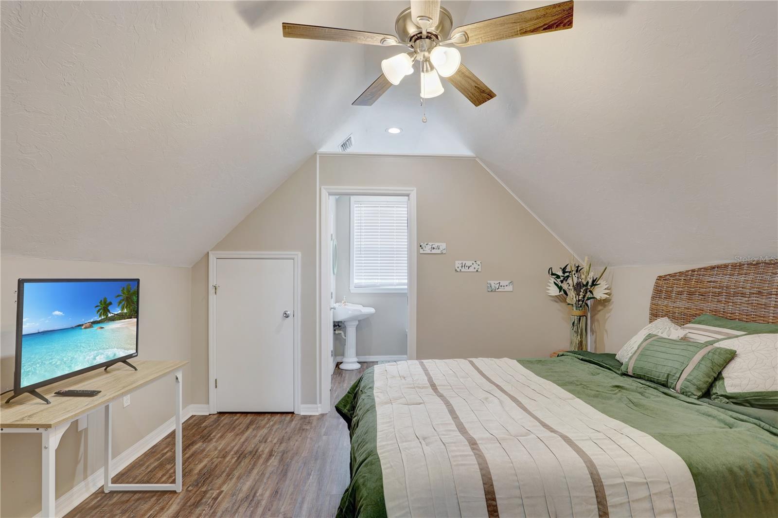 190 SE RIVERSIDE WEST DR, BRANFORD, FL, 32008